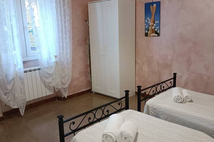 5 minutes from Fiumicino Airport. Ideal for families and groups in Fiumicino, Rom Provinz