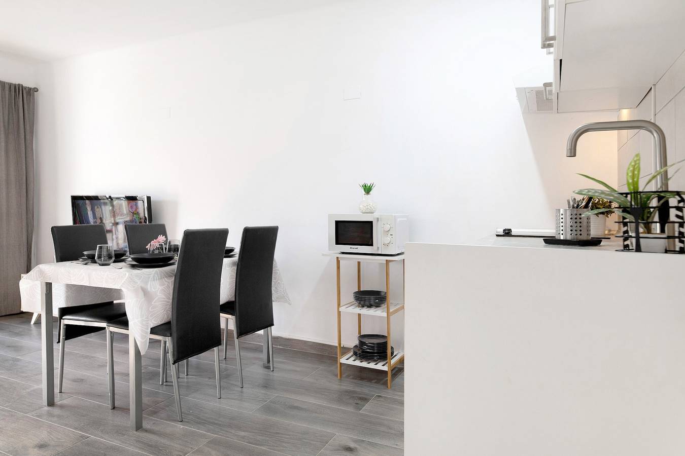 Vakantieappartement 'Los Pocillos' met Uitzicht op de Bergen, Gedeeld Zwembad en Wi-Fi, foto 12