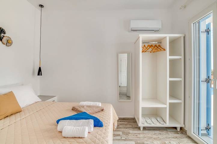 Gîte pour 4 personnes, avec jardin et piscine, adapté aux familles dans Aliki - 3