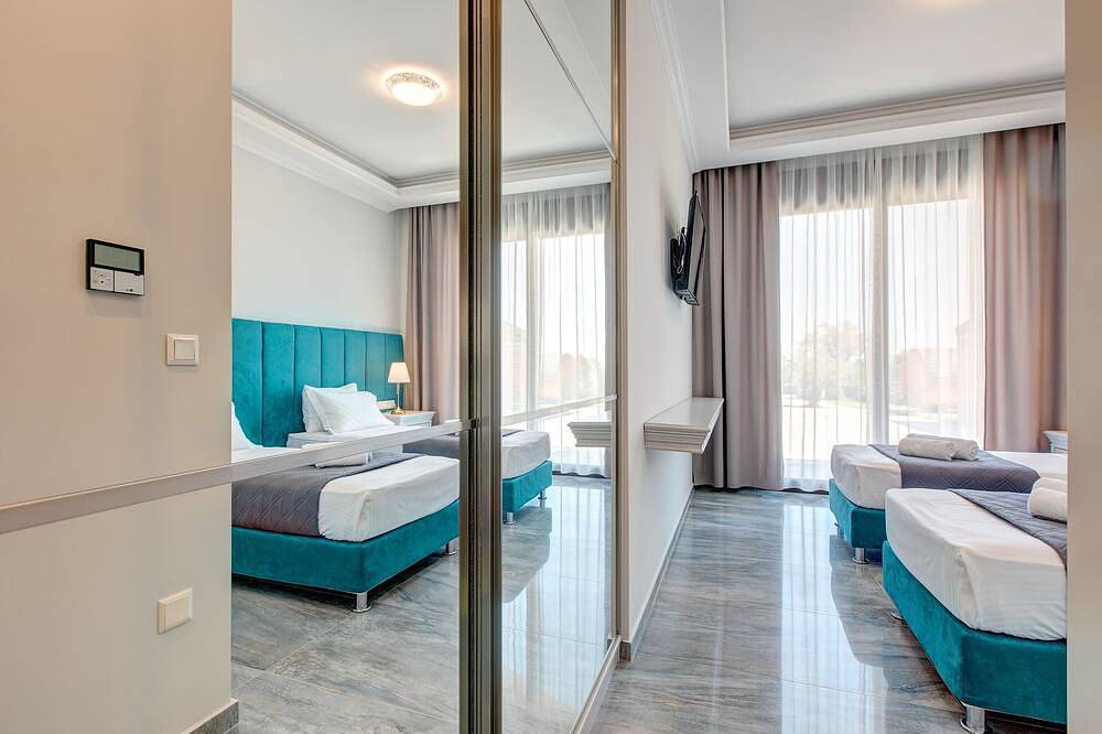 Epavli Alexandros: Luxurious Beachfront Villa in Vourvourou. in Vourvourou, Sithonia Halbinsel