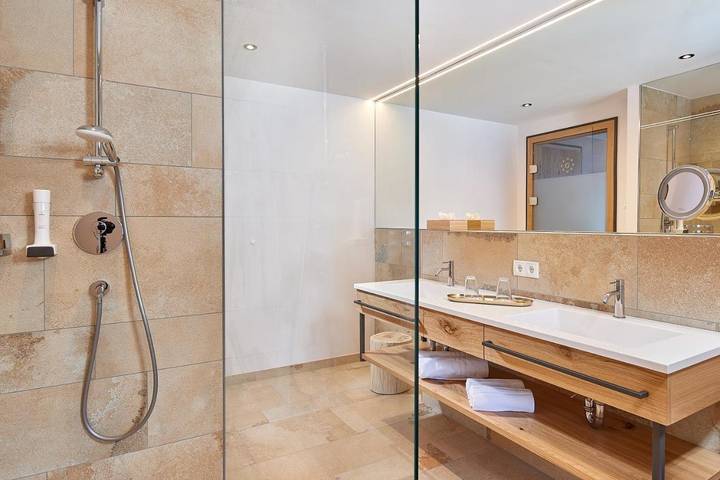 BnB für 8 Personen, mit Balkon und Ausblick sowie Sauna und Garten in Flachau - 3