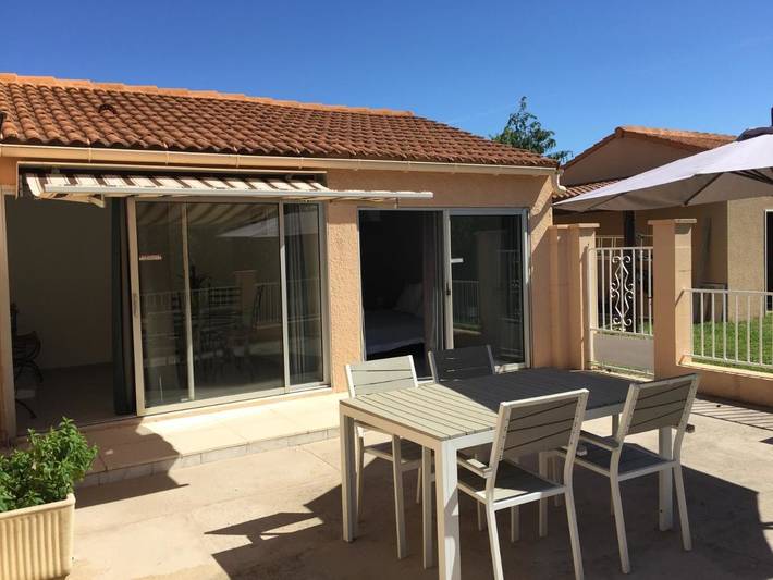 Location de vacances pour 4 personnes, avec jardin ainsi que piscine et vue, animaux acceptés à Saint-Quentin-la-Poterie - 2