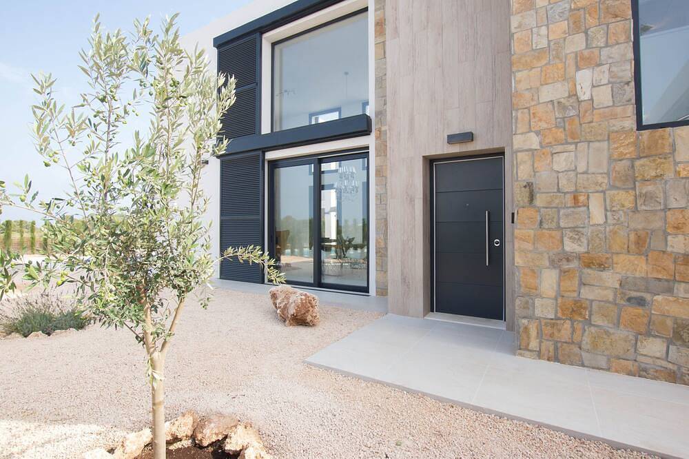 Design villa aan het strand in Bauhaus-stijl, zwembad, snel internet, airconditioning / verwarming in Cala Murada, Manacor