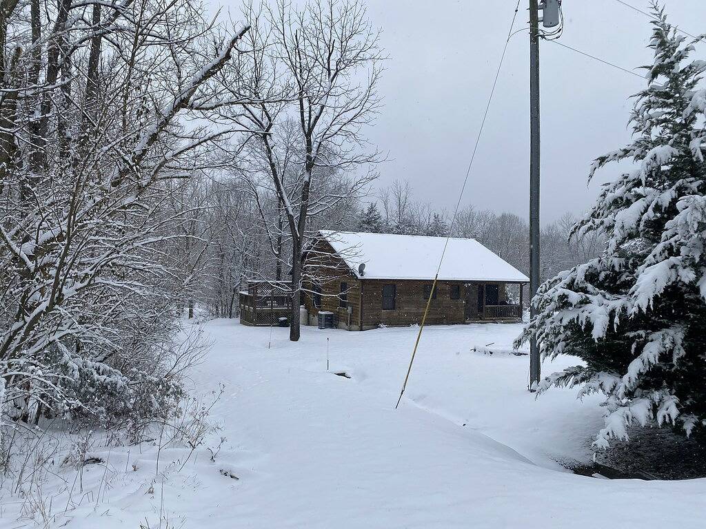 Bear Timbers log cabin on the Shenandoah River in Page County