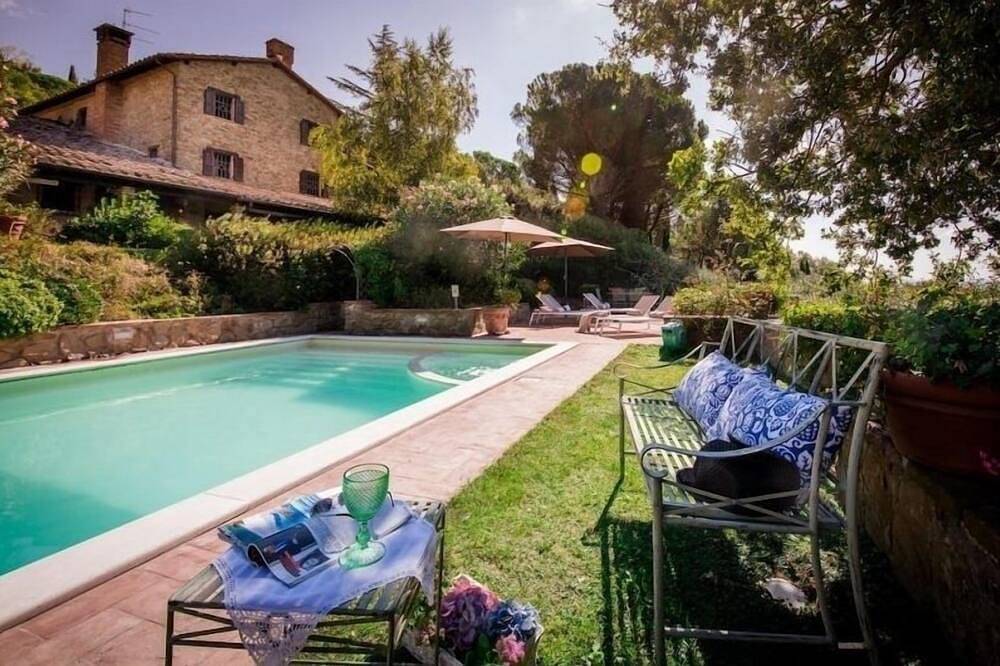 Villa with panoramic pool • Passignano sul Trasimeno, Umbria in Passignano sul Trasimeno, Lake Trasimeno