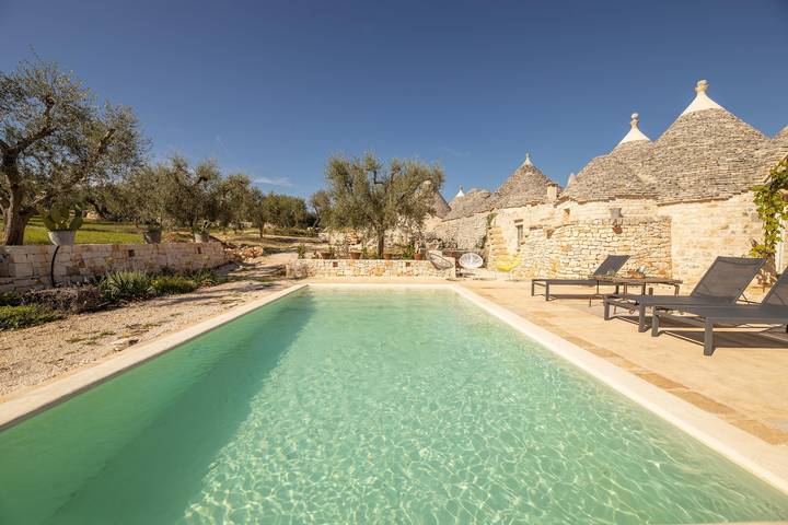 Trullo Fortuna Pool A Sfioro - L... in Locorotondo, Region de Bari
