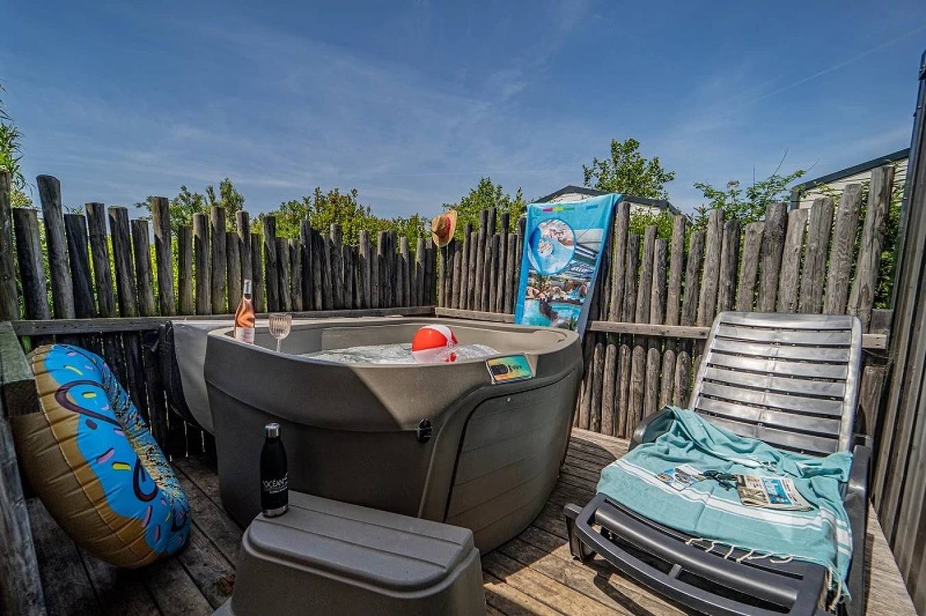 Zecamping 5* 1km plage espace aquatique locatif Tv Bbq clim 32m2 in Brem-sur-Mer, Vallée de la Loire