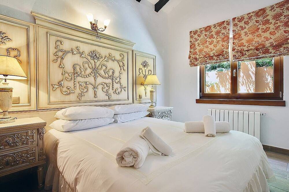 7 Bedrooms ,Heated Swimming Pool, Outside Spa,  Sauna,  Outside Bar,Fireplace in Sierra (Casares), Casares