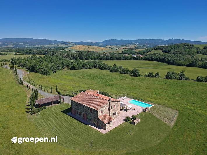 Ferienhaus für 13 Personen, mit Balkon/Terrasse und Terrasse sowie Garten und Pool in Guardistallo