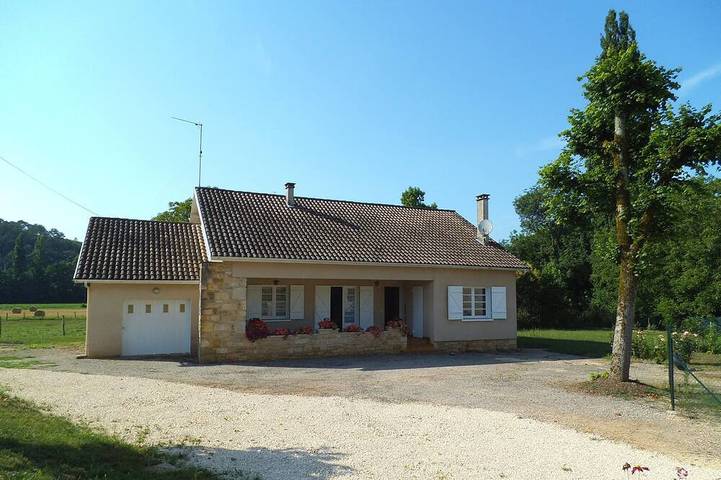 Gîte pour 6 personnes, avec terrasse et jardin, animaux acceptés à Saint-Martin-le-Redon