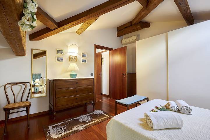Entire apartment, Villa Gloria. Apartment near downtown with private parking in Verona, Verona Province