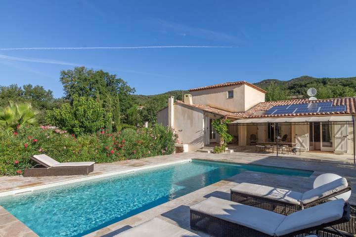 Location de vacances pour 10 personnes, avec Terrasse et Jardin à Collobrières