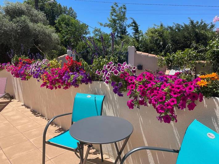 Location de vacances pour 4 personnes, avec vue ainsi que jardin et piscine à Eyragues - 4