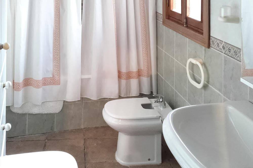 2 bedroom nice home in Baza in Baza, Geoparque de Granada