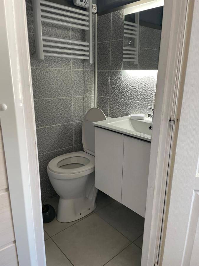 Double Room with Private Bathroom in Noyers-sur-Cher, Région de Romorantin-Lanthenay