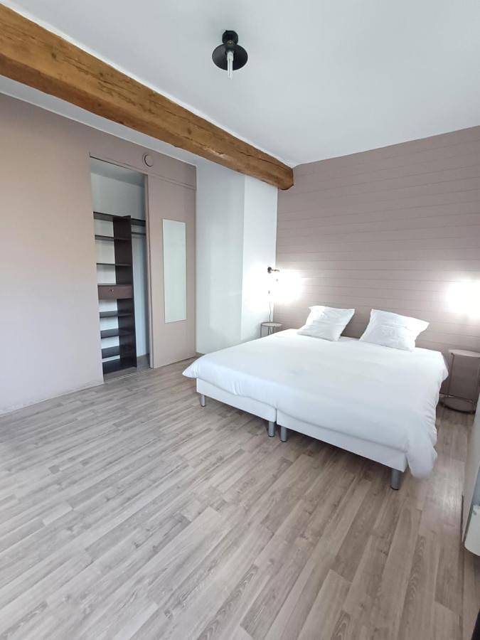 Location de vacances pour 8 personnes, avec terrasse dans Bram - 4