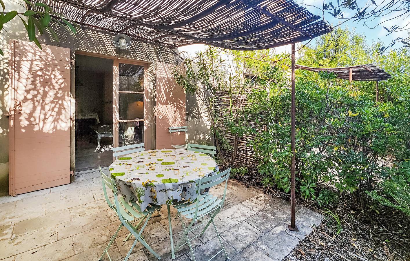 Appartement confortable avec WiFi, lave-linge, climatisation et parking - 2,5km de Tournissan in Saint-Laurent-de-la-Cabrerisse, Région de Narbonne
