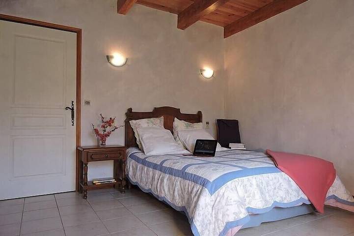 Location de vacances pour 8 personnes, avec jardin à Montredon-Labessonnié - 3