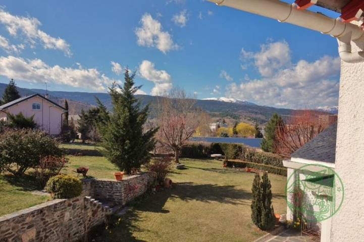Location de vacances pour 8 personnes, avec Jardin à Osséja