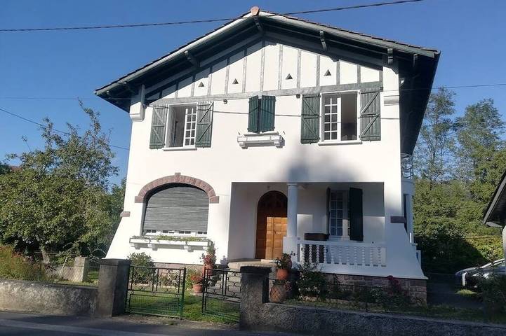 Location de vacances pour 8 personnes, avec Jardin à Saint-Étienne-de-Baïgorry