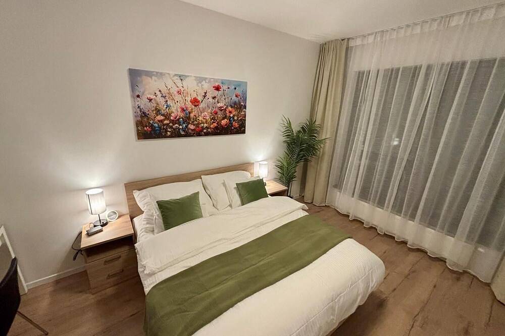 Entire apartment, Spacious Old Town 2Br • Balcony • Parking • Ac • Dryer in Bratislava, Bratislava region