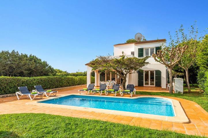 Villa für 6 Personen mit Garten in Cala Blanes, Ciutadella