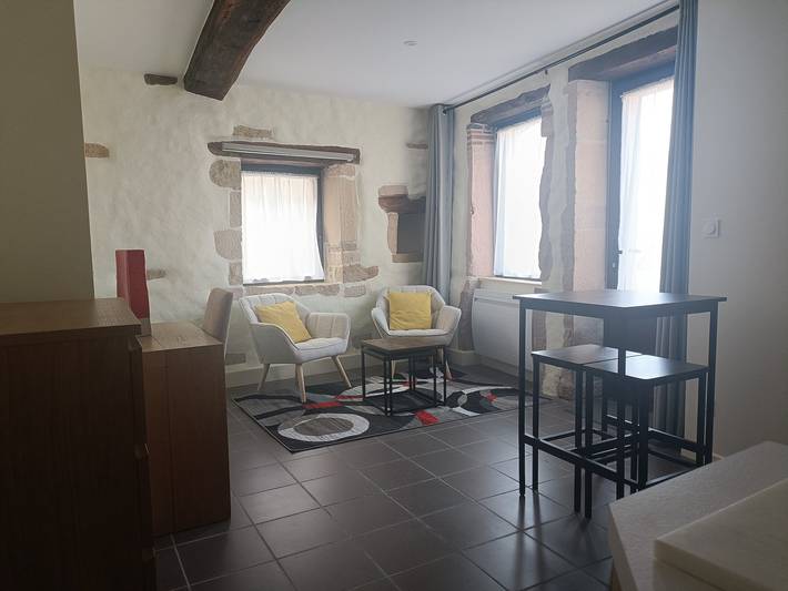 Ganze Wohnung, Ferienwohnung 'Petite Annexe' mit Gemeinschaftspool und Gemeinschaftsgarten in Beaumont-sur-Grosne, Region Chalon-sur-Saône