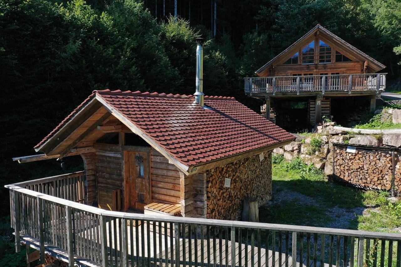 Schwarzwald Romantikhütte - Zweisamkeit - mit Bettwäsche, Handtücher und Holz in Schenkenzell, Kinzig Valley