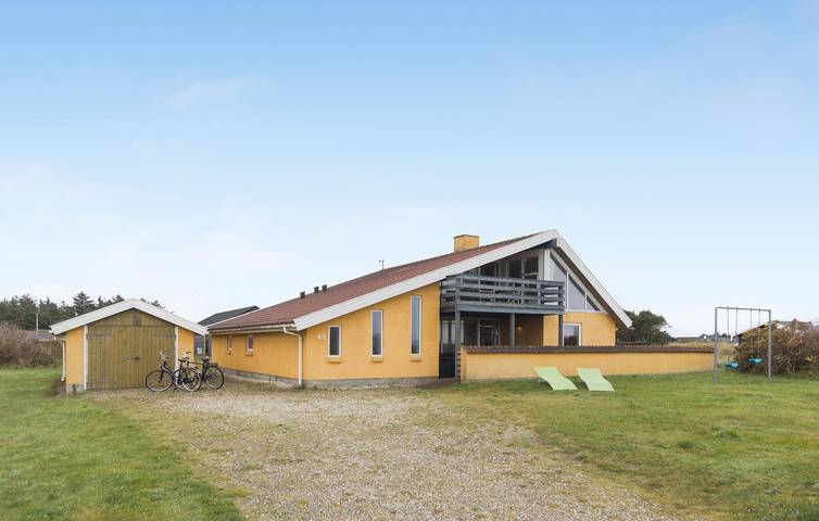 Ferienhaus für 10 Personen, mit Terrasse und Whirlpool sowie Pool und Sauna in Vorupør