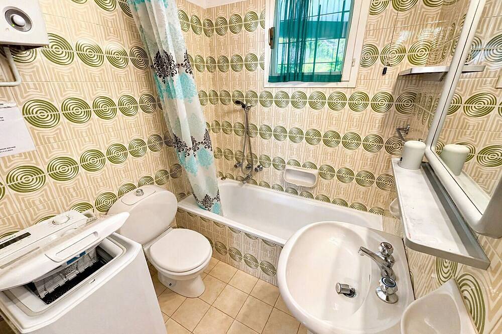Ganze Wohnung, Attraktive 2-Zimmer-Wohnung mit Sonnenbalkon, Pool und Traumseesicht in Susello, Ghiffa
