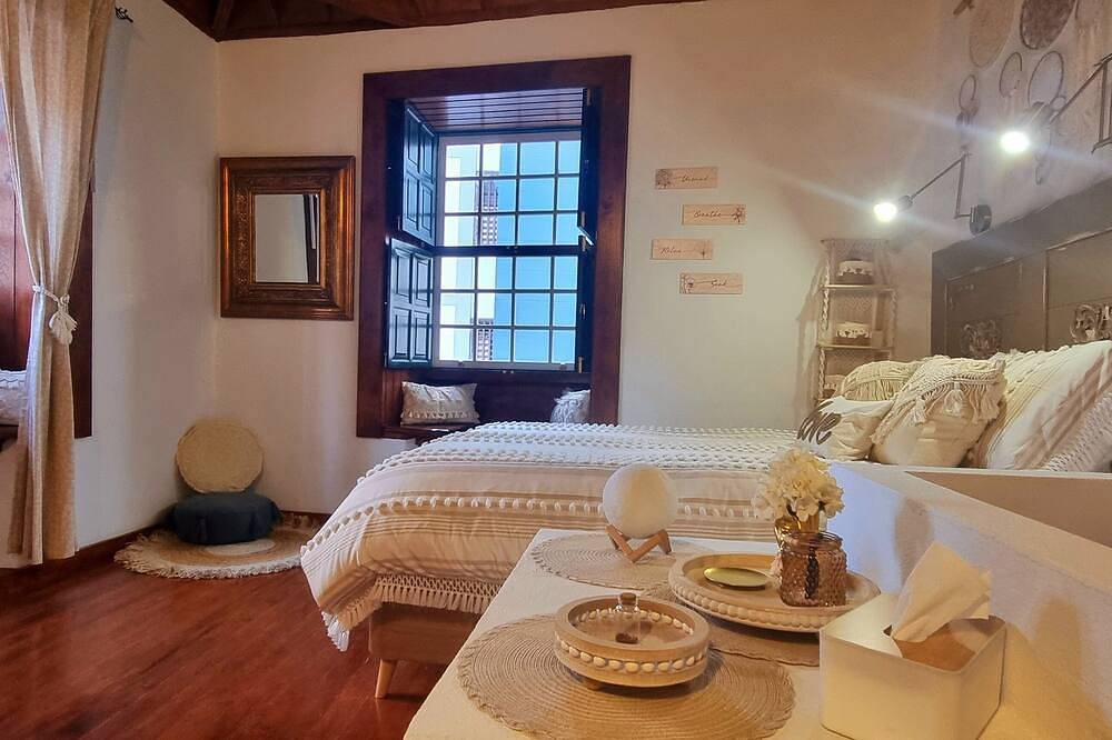 2 minutes for the beach and services! Heart of the old town. Recently restaured. in Santa Cruz de La Palma, La Palma South