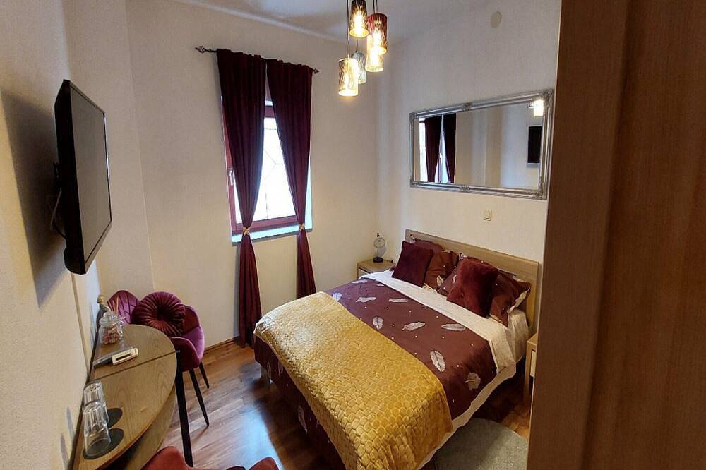 Rooms Argo - Red Double Room in Ville de Cres, Île de Cres
