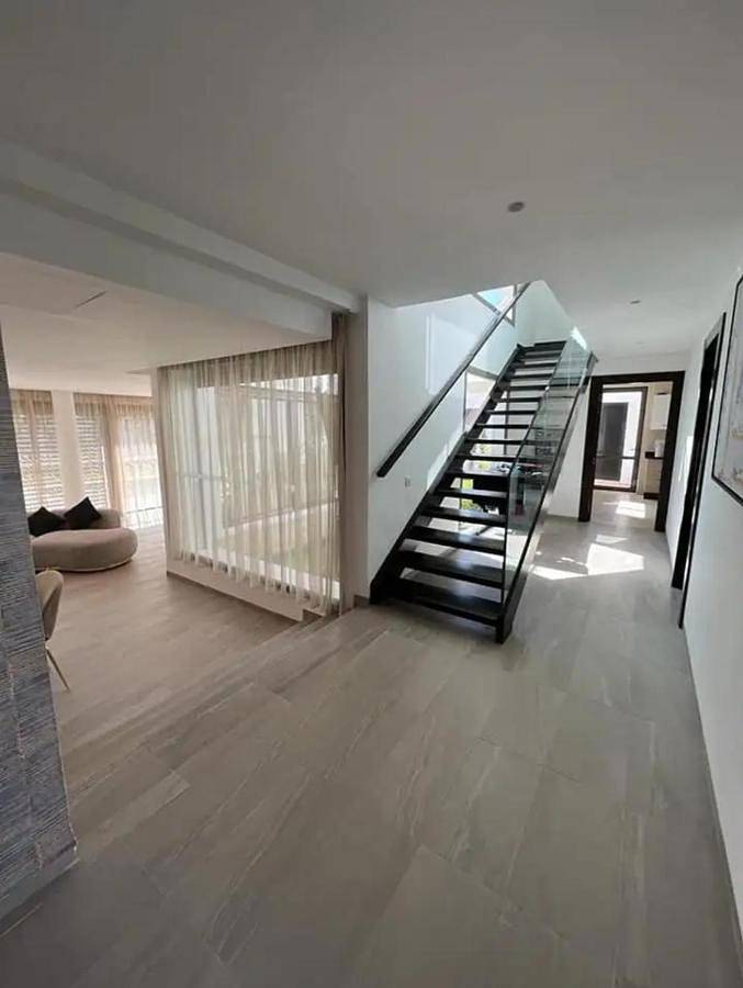 Villa pour 8 personnes, avec sauna et vue ainsi que piscine et jardin, animaux acceptés