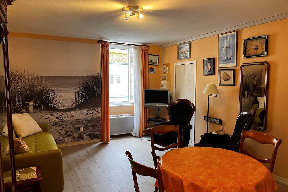 Entire apartment, Studio 2 Pers, Plage et Commerces à 50m - Centre Les Sables-d'Olonne in Les Sables-d'Olonne, Vendée