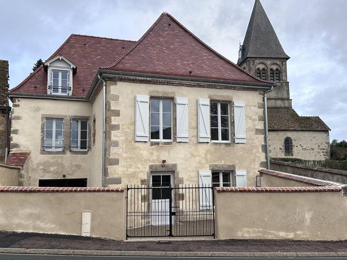 Gîte pour 10 personnes, avec jardin et terrasse dans Theneuille