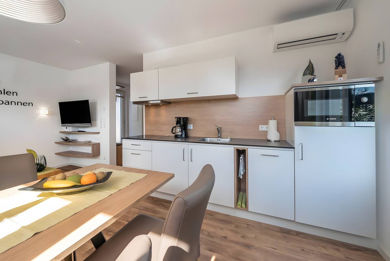 Ganze Wohnung, Ferienwohnung '301' mit Gemeinschaftsgarten, Wi-Fi und Klimaanlage in Hagnau am Bodensee, Region Bodensee-Oberschwaben