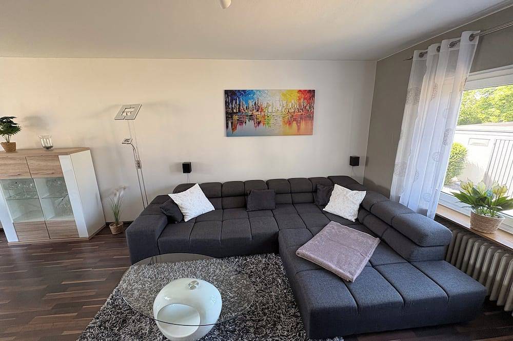 Ganze Wohnung, Stillvolle Ferienwohnung, bis zu 5 Gästen mit Kamin in Niederzwehren, Kassel