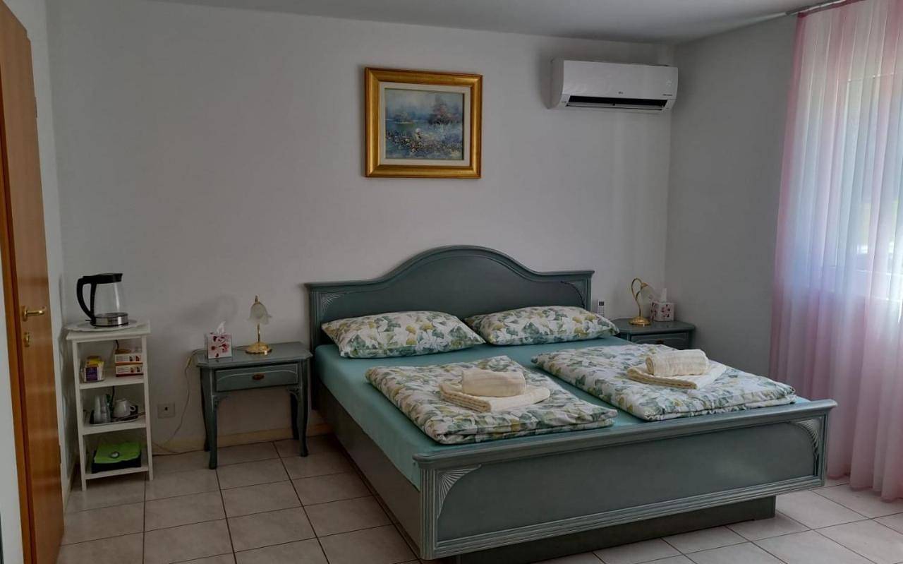 A u r o r a Central Room climatizzata vicino Ffs in Cadenazzo, Ticino