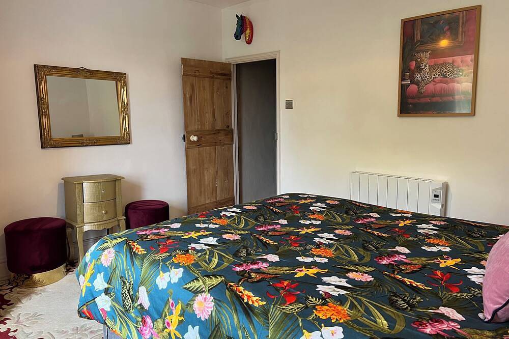 Bijou Bolthole in Blakeney for 2,parking,patio,lawn & close to Quay,pubs & shops in Blakeney, Norfolk Coast
