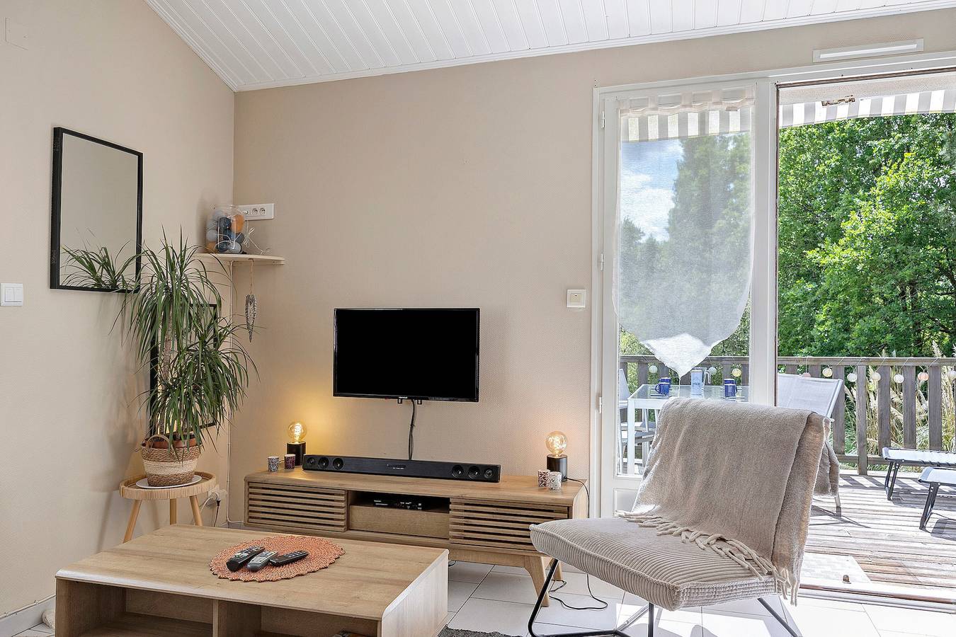 Gîte Douceur de vivre – Ozean: Seeblick, Gemeinschaftspool und Wlan in Saint-Avaugourd-des-Landes, Vendée