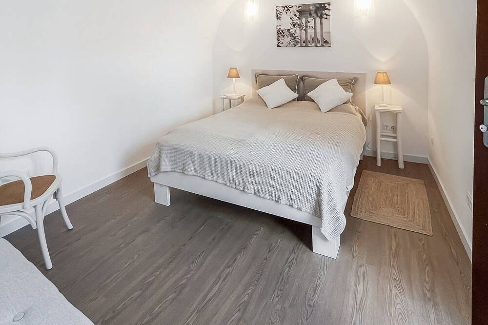 Magnificent Mallorca Villa | Villa Neville | 3 Bedrooms | Furnished Sun Terrace | Private Outdoor Hot Tub | Bbq Facilities | Shaded Outdoor Dining Area | Fitness Room | Artá in Artà, Mallorca Este