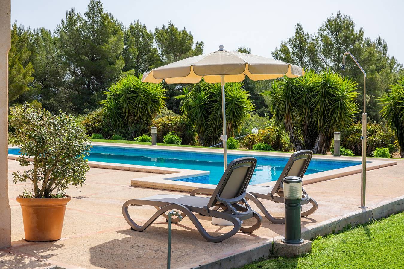 Finca con piscina, Wi-Fi, aire acondicionado, jardín y patio in Artà, Mallorca Este