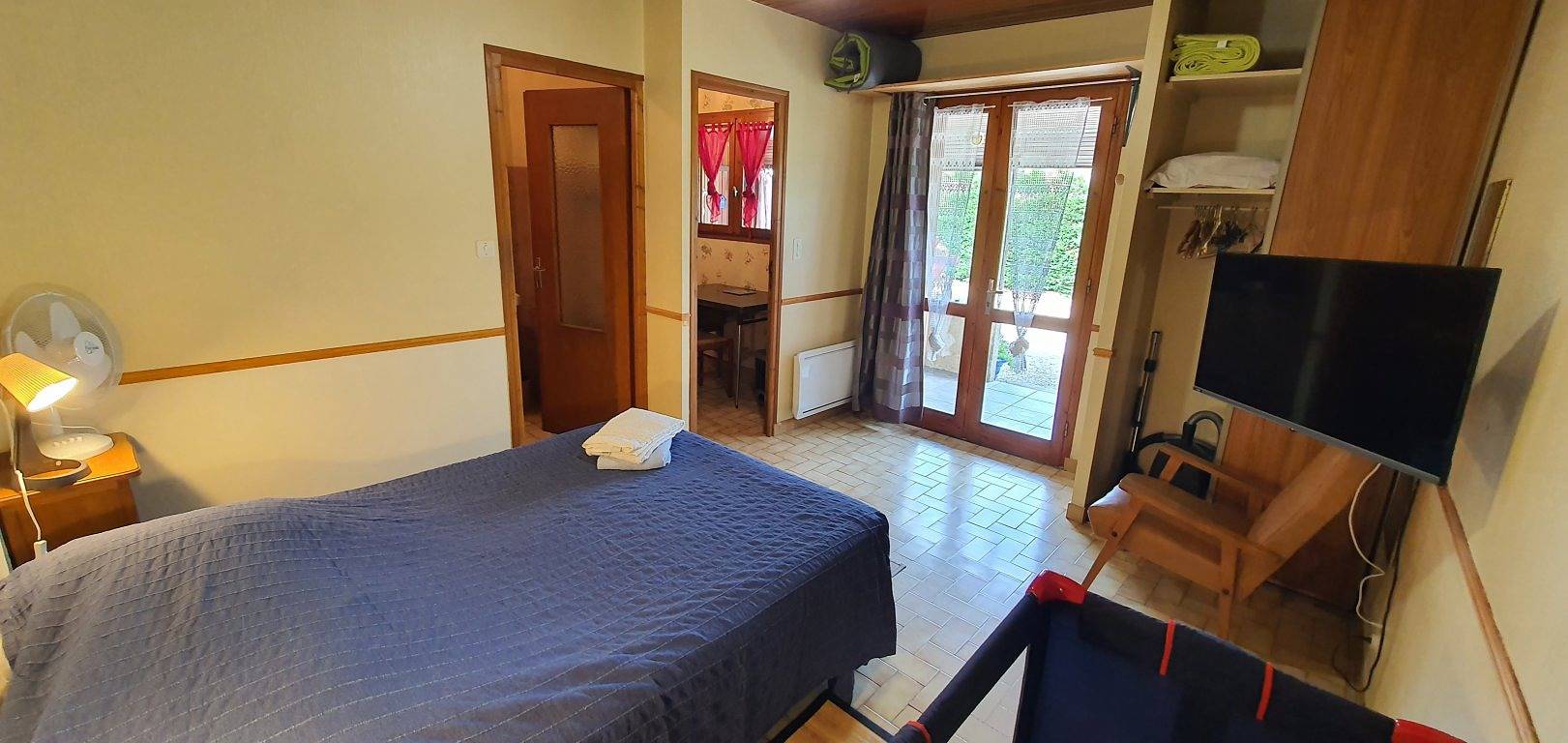 Studio entier, T1 en campagne, en haut d'une colline, Camat Les Rosiers in Cazaubon, Gers