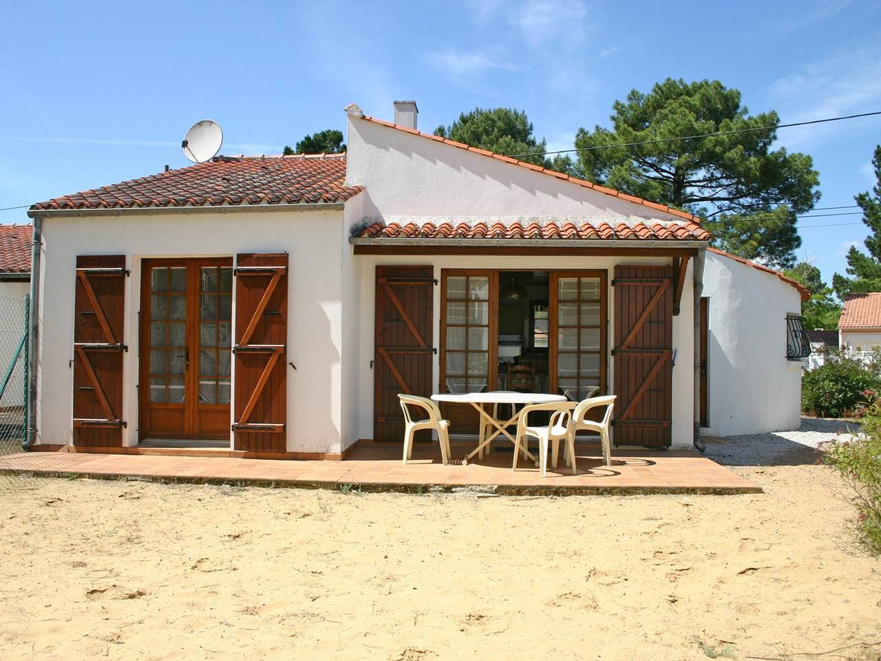 Cozy House with Garden Near Forest, 500m from Beach, Pet-Friendly in La Terrière, La Tranche-sur-Mer