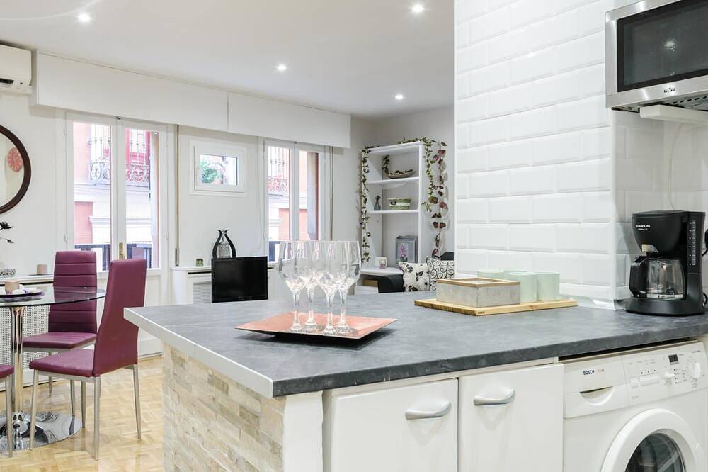 Appartement entier, Charming Mercado de San Miguel - Dans le centre de Madrid, Wifi gratuit, Balcon in Centro (Madrid), Madrid