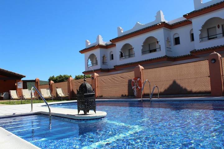 Casa de huéspuedes para 2 personas, con Terraza además de Jardín y Piscina en Barbate