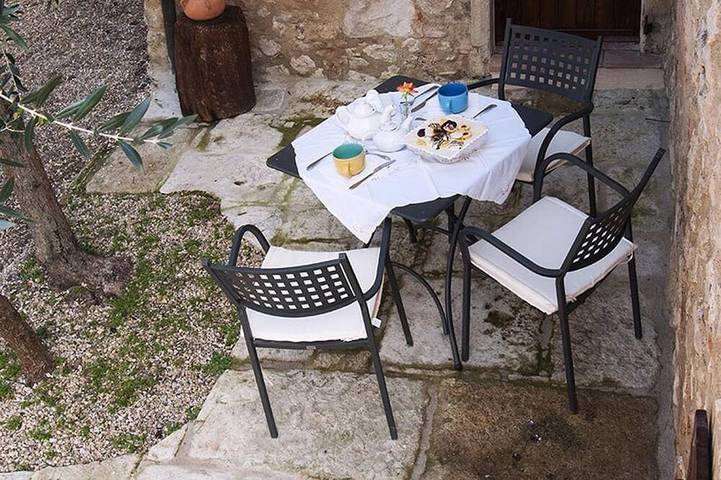 Agriturismo per 2 persone, con giardino e piscina nonché terrazza in Colle di Val d'Elsa