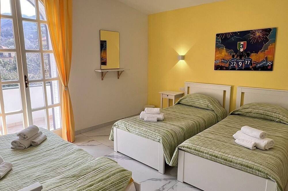 Appartamento intero, Appartamento con tre camere da letto, Piscina, parco giochi e vista mozzafiato in Pimonte, Monti Lattari