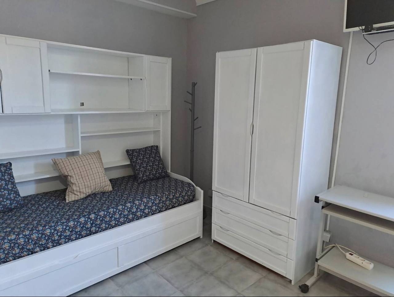 Ganzes Studio, Studio-Apartment 'Economy für Zwei in Lagos' mit Gemeinschaftspool, Wlan und Klimaanlage in São Sebastião, Lagos