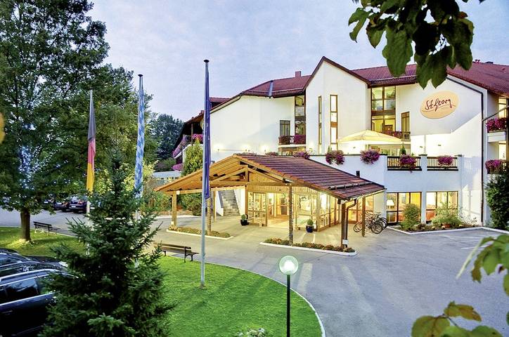 Hotel, mit Balkon und Terrasse sowie Whirlpool und Garten